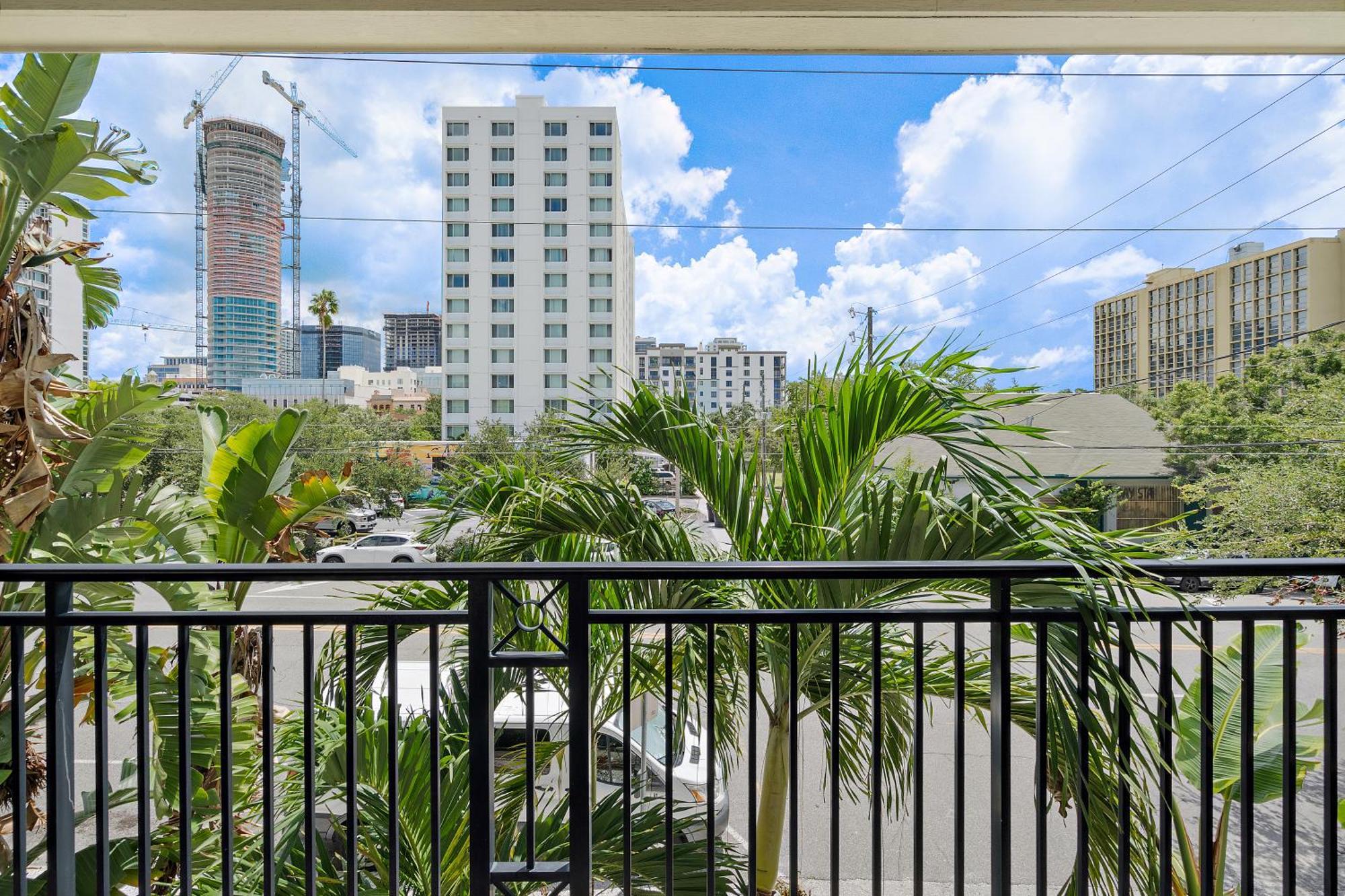 Retro Retreat In Dtsp - Explore The Downtown Area Sint-Petersburg Buitenkant foto