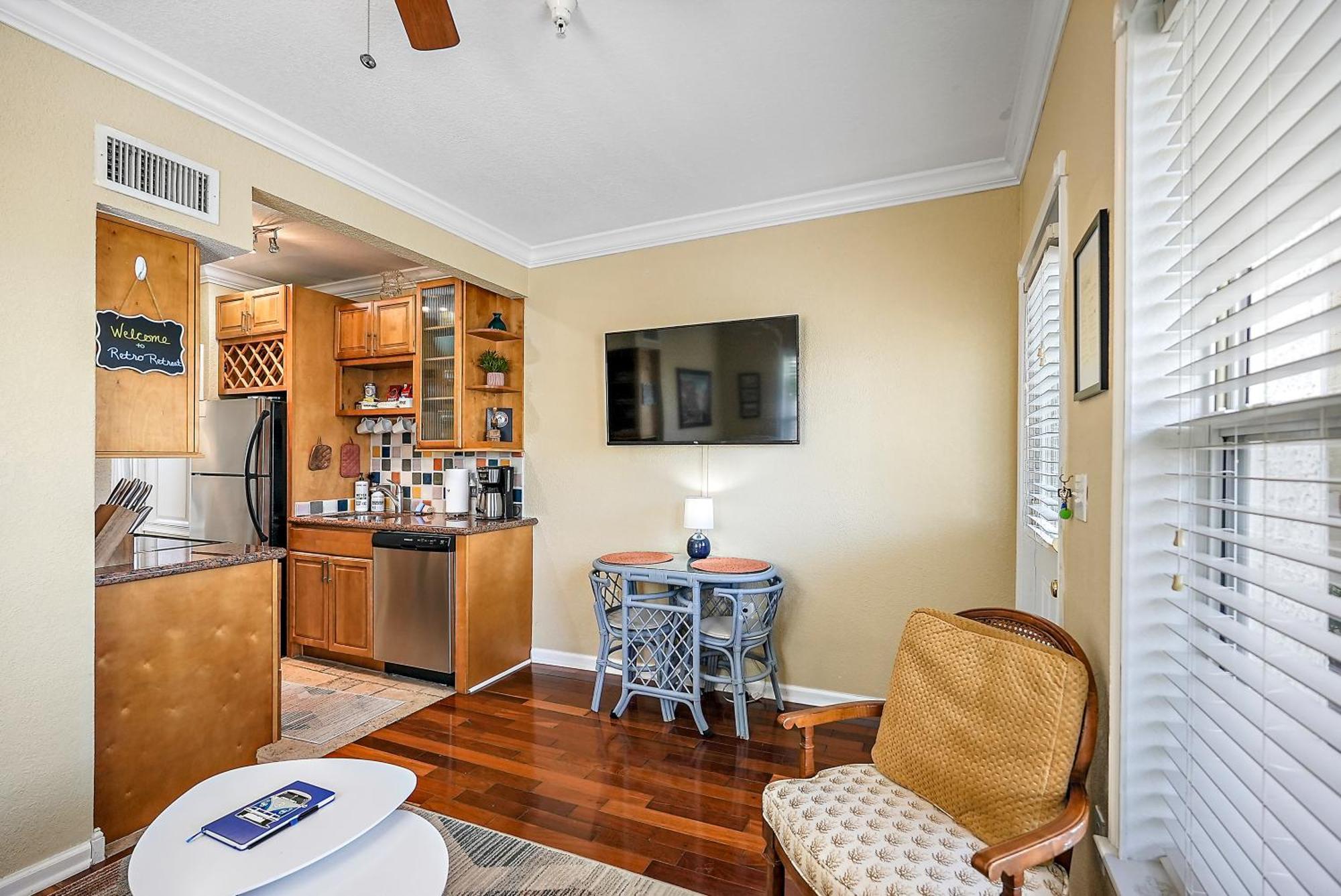 Retro Retreat In Dtsp - Explore The Downtown Area Sint-Petersburg Buitenkant foto