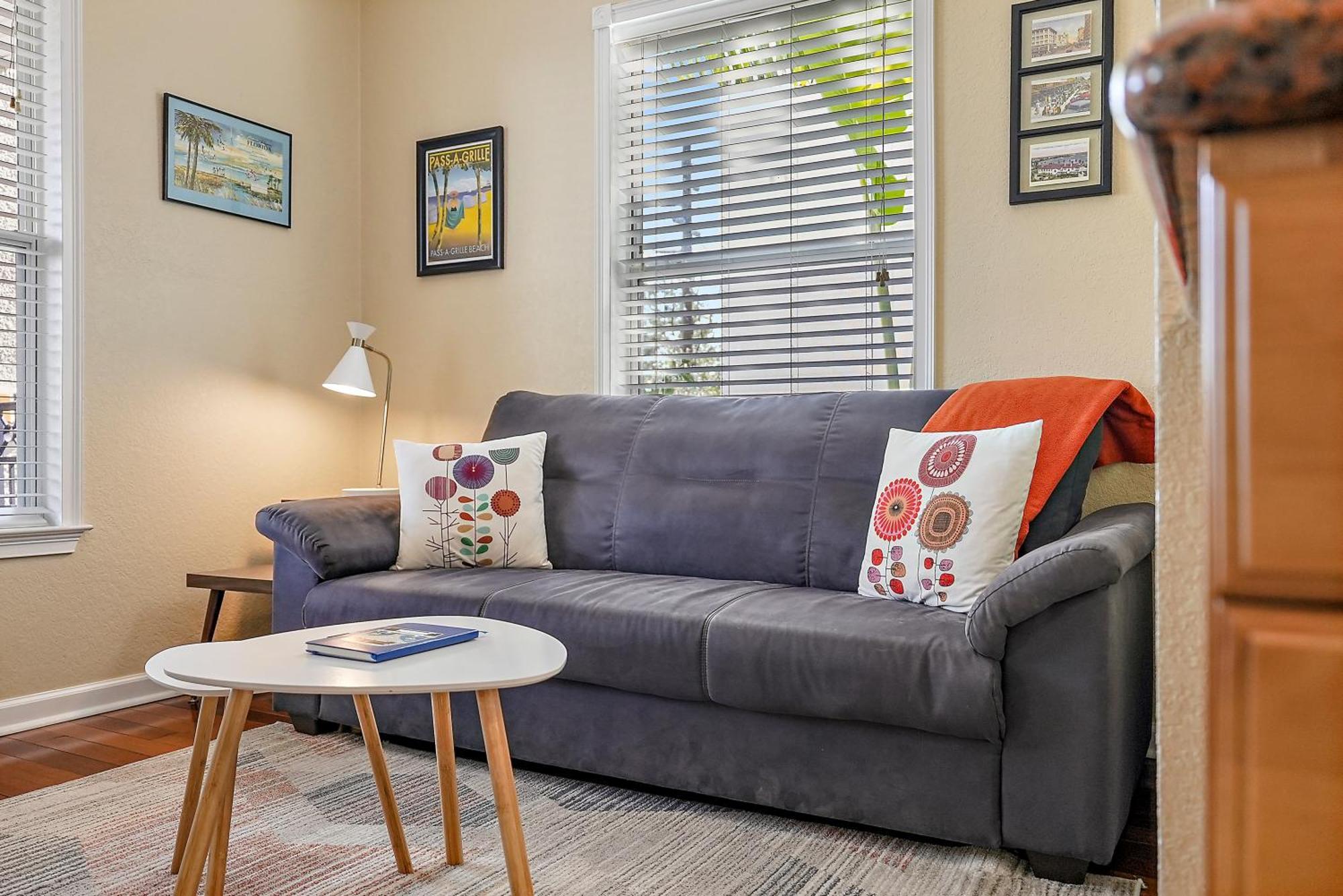 Retro Retreat In Dtsp - Explore The Downtown Area Sint-Petersburg Buitenkant foto