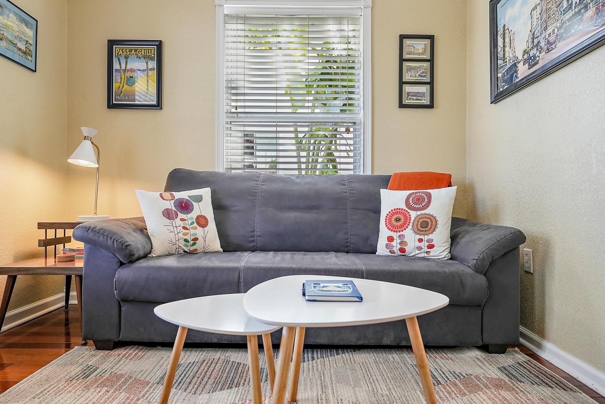 Retro Retreat In Dtsp - Explore The Downtown Area Sint-Petersburg Buitenkant foto