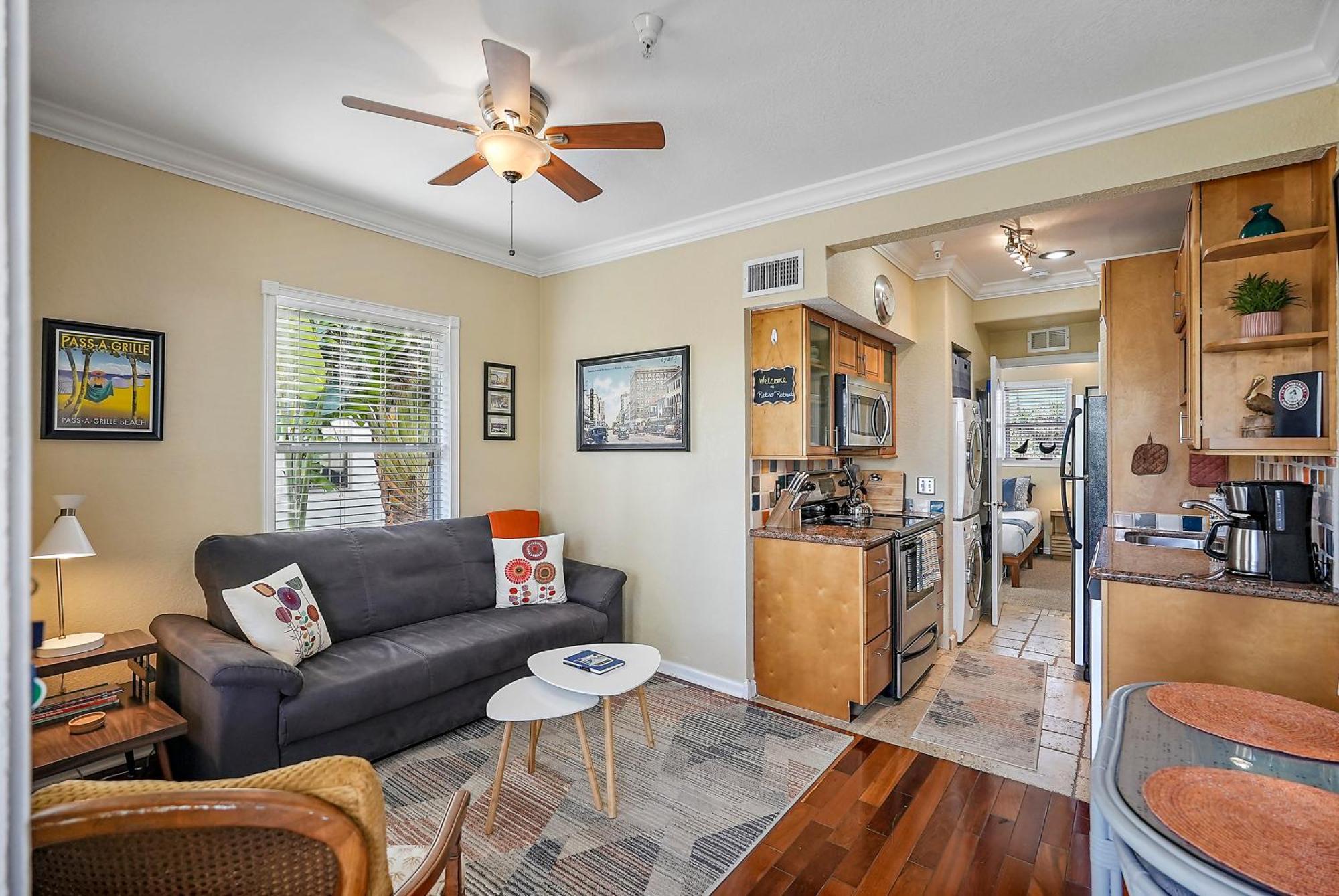Retro Retreat In Dtsp - Explore The Downtown Area Sint-Petersburg Buitenkant foto